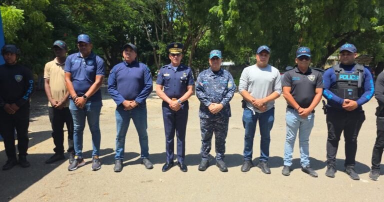 Policía reafirma su ofensiva contra el delito en visita a San Francisco de Macorís
