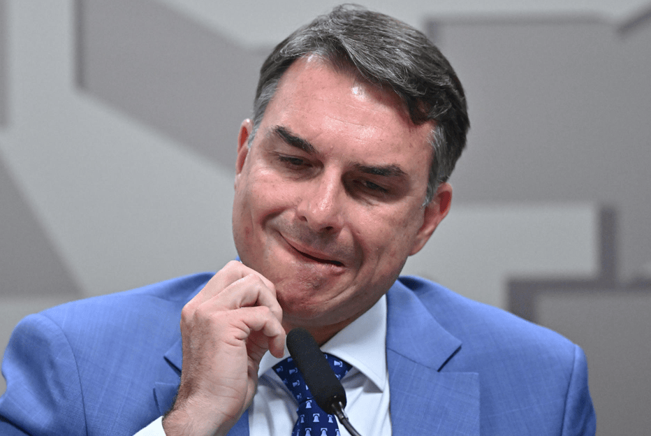 Desclasificación del Supremo expone pesquisa; por corrupción contra Flávio Bolsonaro en plena recta final electoral