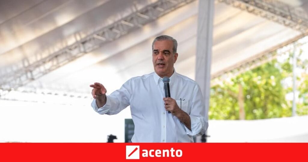 Abinader entrega 1,750 títulos en Los Alcarrizos y el Gobierno resalta el alivio económico para 7,000 personas