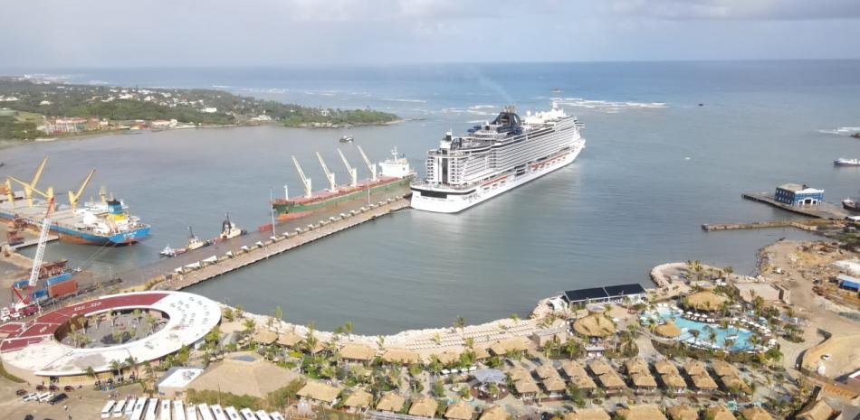 Taíno Bay niega vertidos de cruceros en Puerto Plata y explica la coloración del agua