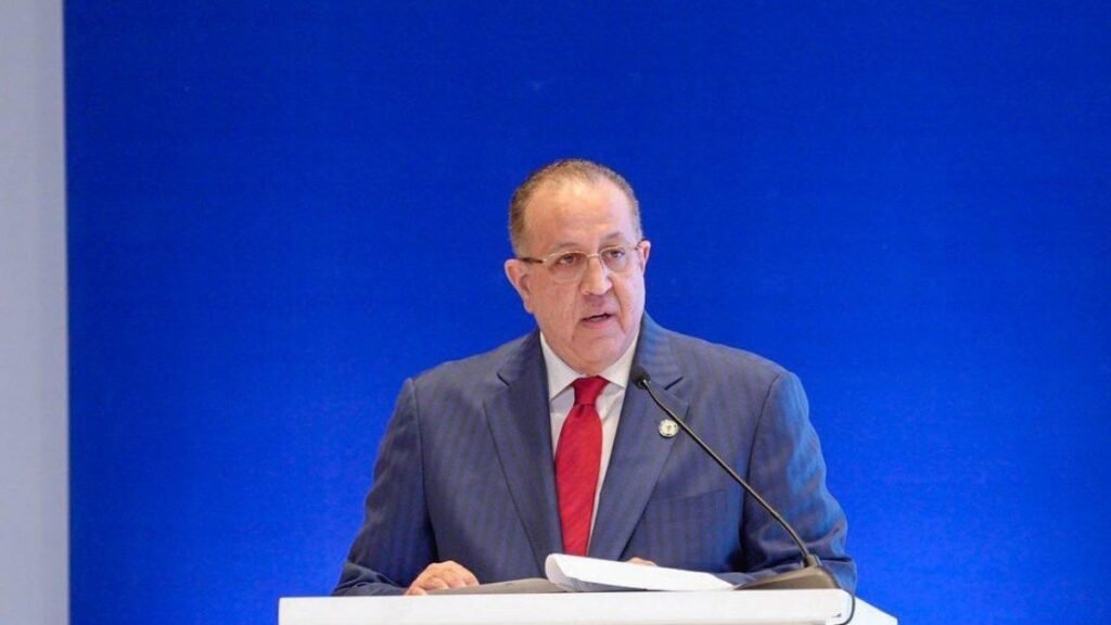 Hacienda admite límites fiscales mientras Abinader defiende más inversión y abre el debate sobre resultados
