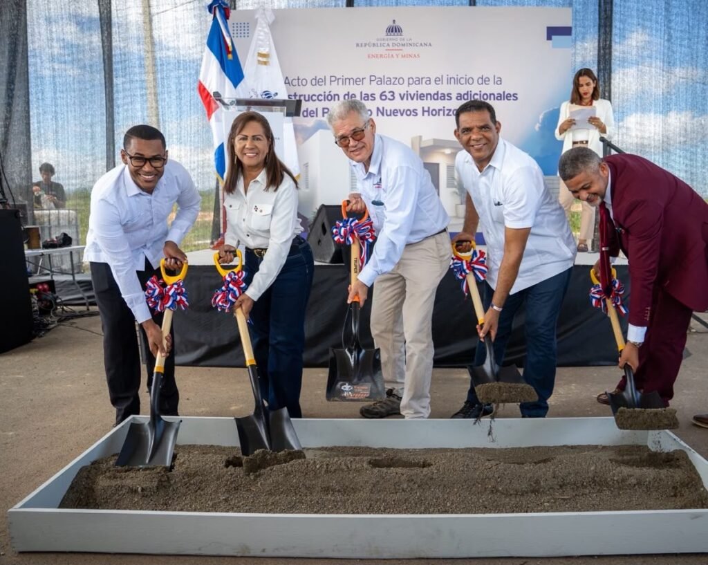Gobierno inicia 63 viviendas en Cotuí y deja bajo vigilancia el cumplimiento del reasentamiento acordado