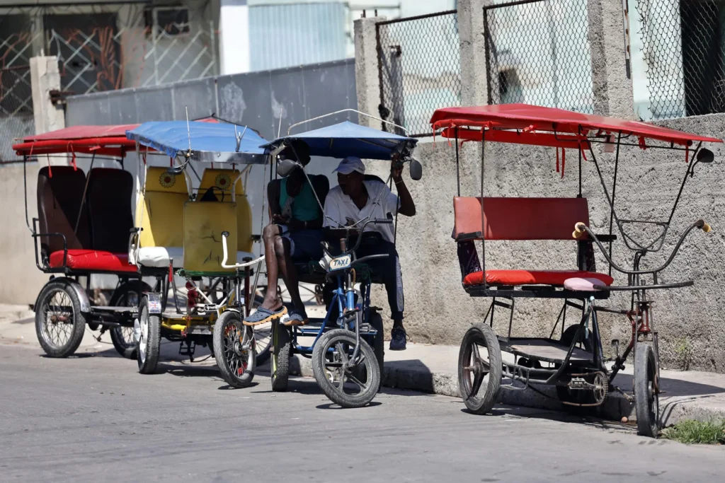 Cuba abre más espacio al sector privado y afloja controles para la inversión extranjera
