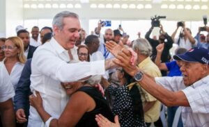 Abinader tendrá una jornada de graduaciones, obras y entregas antes de cerrar con «El Presidente en el Barrio»