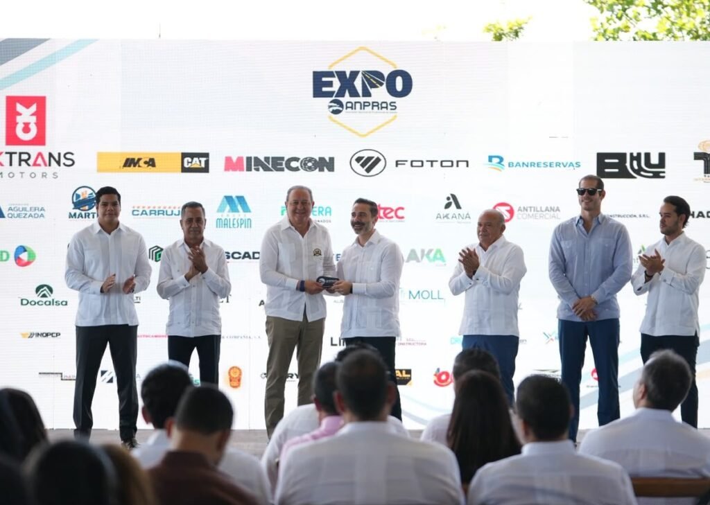Expo 2026 abre con RD$3,000 millones en financiamiento y becas, mientras persiste la exigencia de traducir la inversión vial en resultados verificables