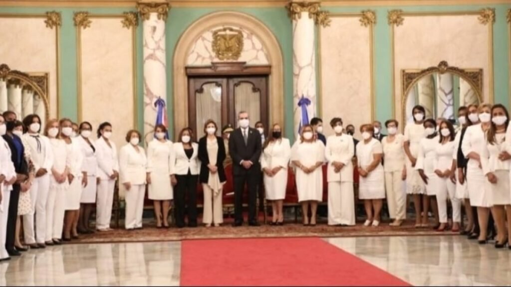 Gobernadoras quedan atrapadas entre decisiones de Abinader y funcionarios que no responden